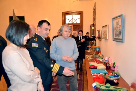 Mərkəzi Zabitlər Evində vətənpərvərlik mövzusunda sərgi keçirilib