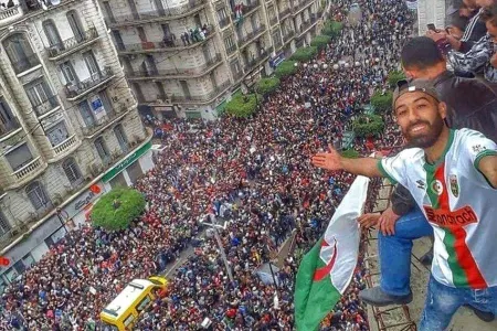 Əlcəzairdə etirazlar davam edir