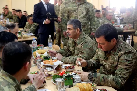 Müdafiə naziri “Açıq qapı” günü tədbirində iştirak edib - VİDEO