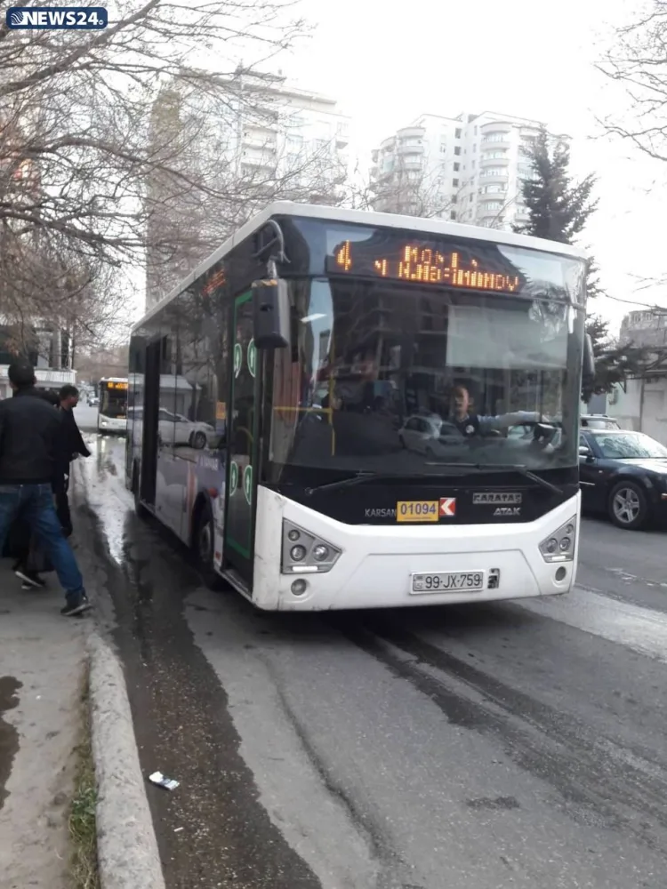 Bakıda marşrut avtobusunda gülünc vəziyyət