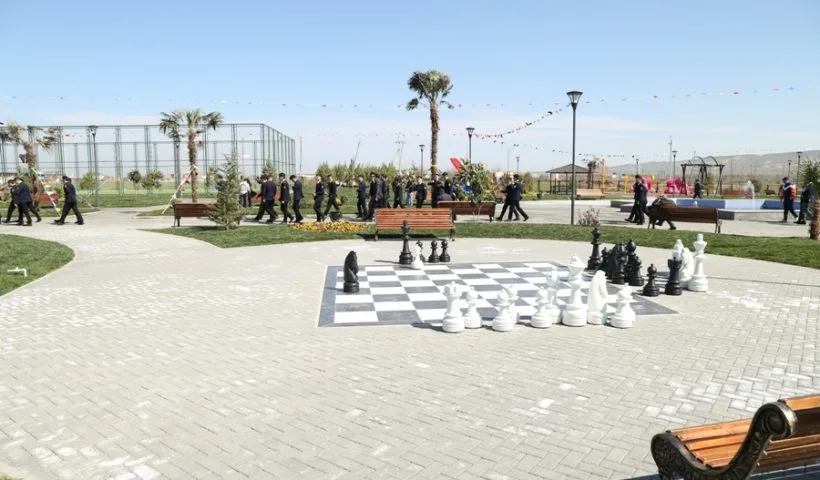 Azərbaycan əsgərləri müğənnilərlə belə rəqs etdilər – FOTO - VİDEO - YENİLƏNİB