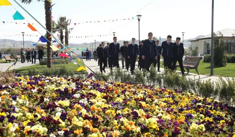 Azərbaycan əsgərləri müğənnilərlə belə rəqs etdilər – FOTO - VİDEO - YENİLƏNİB