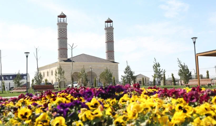 Azərbaycan əsgərləri müğənnilərlə belə rəqs etdilər – FOTO - VİDEO - YENİLƏNİB