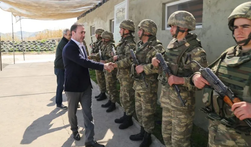 Azərbaycan əsgərləri müğənnilərlə belə rəqs etdilər – FOTO - VİDEO - YENİLƏNİB