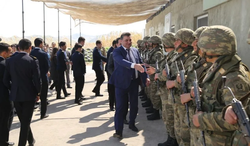 Azərbaycan əsgərləri müğənnilərlə belə rəqs etdilər – FOTO - VİDEO - YENİLƏNİB