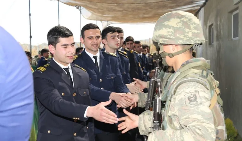 Azərbaycan əsgərləri müğənnilərlə belə rəqs etdilər – FOTO - VİDEO - YENİLƏNİB