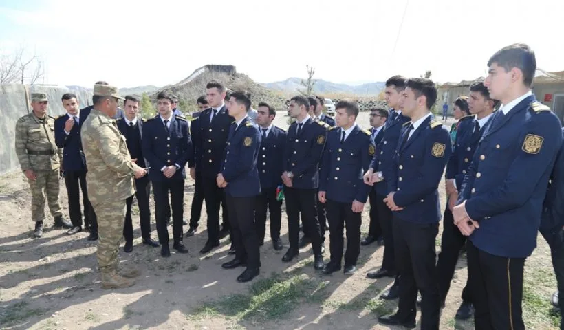 Azərbaycan əsgərləri müğənnilərlə belə rəqs etdilər – FOTO - VİDEO - YENİLƏNİB