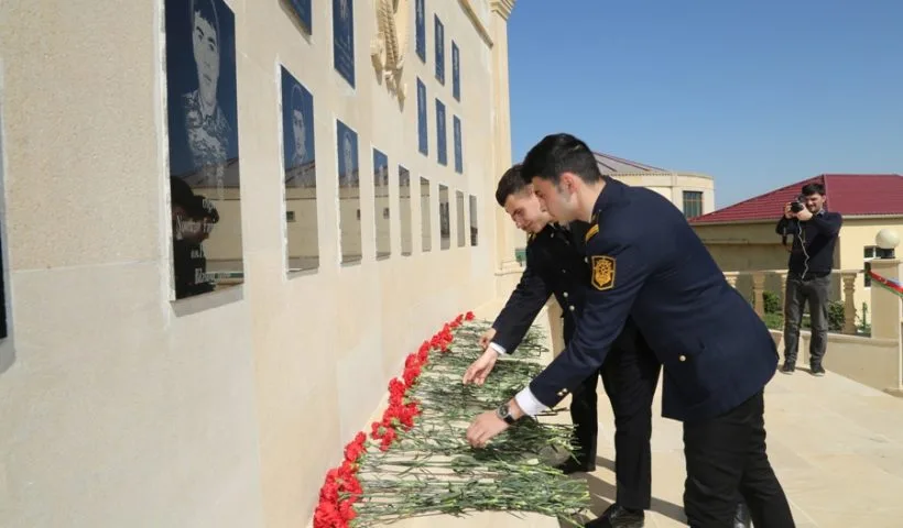 Azərbaycan əsgərləri müğənnilərlə belə rəqs etdilər – FOTO - VİDEO - YENİLƏNİB