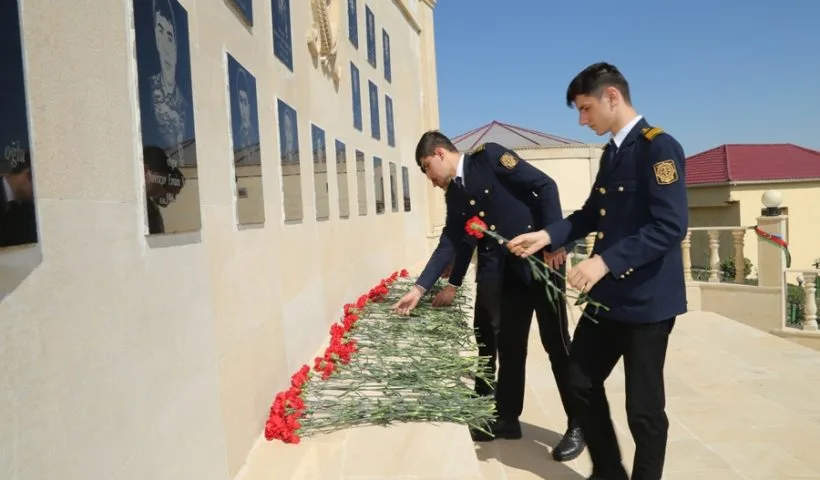 Azərbaycan əsgərləri müğənnilərlə belə rəqs etdilər – FOTO - VİDEO - YENİLƏNİB