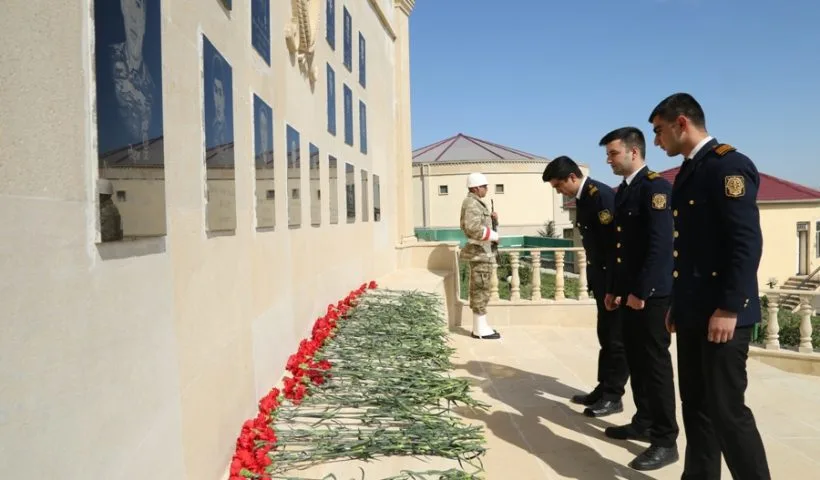 Azərbaycan əsgərləri müğənnilərlə belə rəqs etdilər – FOTO - VİDEO - YENİLƏNİB