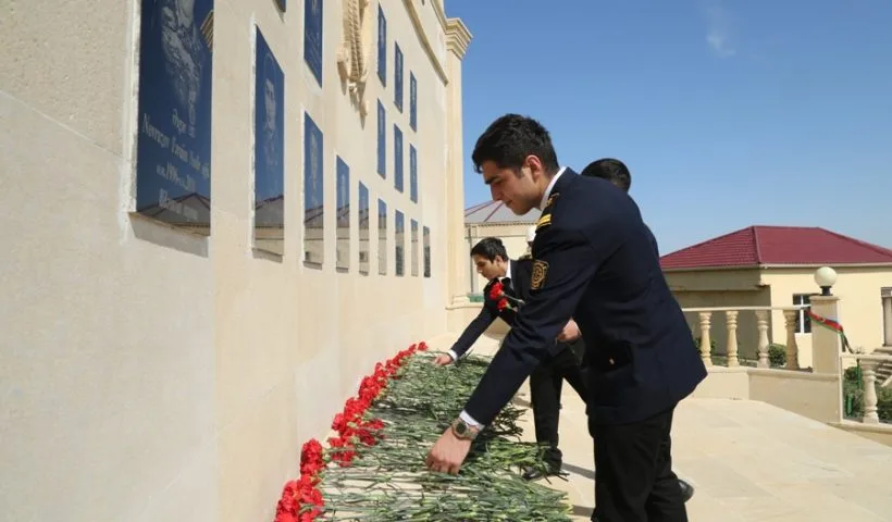 Azərbaycan əsgərləri müğənnilərlə belə rəqs etdilər – FOTO - VİDEO - YENİLƏNİB