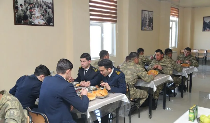 Azərbaycan əsgərləri müğənnilərlə belə rəqs etdilər – FOTO - VİDEO - YENİLƏNİB