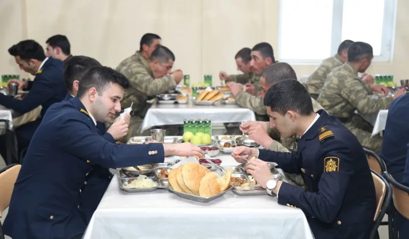 Azərbaycan əsgərləri müğənnilərlə belə rəqs etdilər – FOTO - VİDEO - YENİLƏNİB