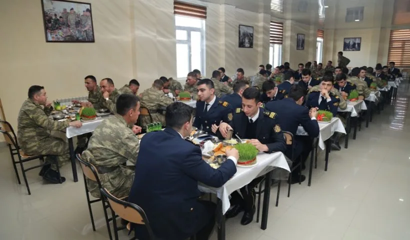 Azərbaycan əsgərləri müğənnilərlə belə rəqs etdilər – FOTO - VİDEO - YENİLƏNİB