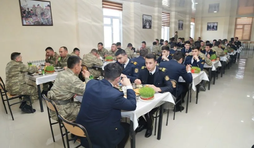 Azərbaycan əsgərləri müğənnilərlə belə rəqs etdilər – FOTO - VİDEO - YENİLƏNİB