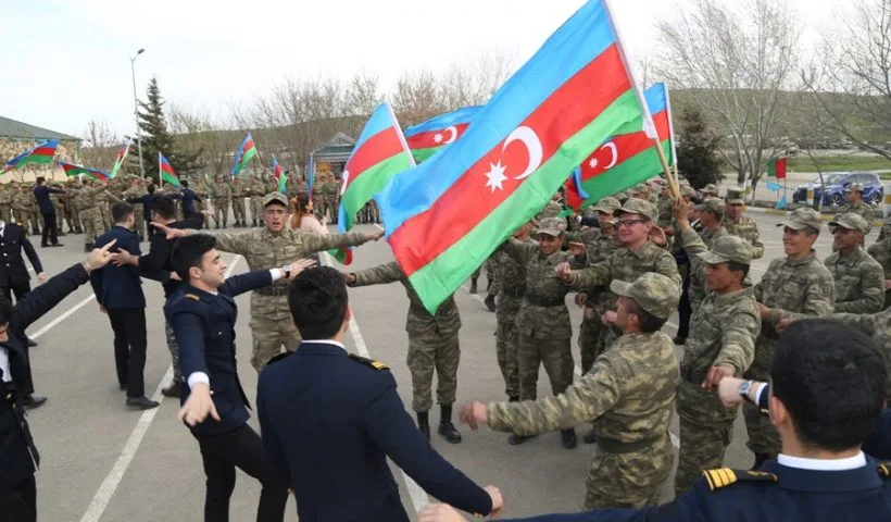 Azərbaycan əsgərləri müğənnilərlə belə rəqs etdilər – FOTO - VİDEO - YENİLƏNİB