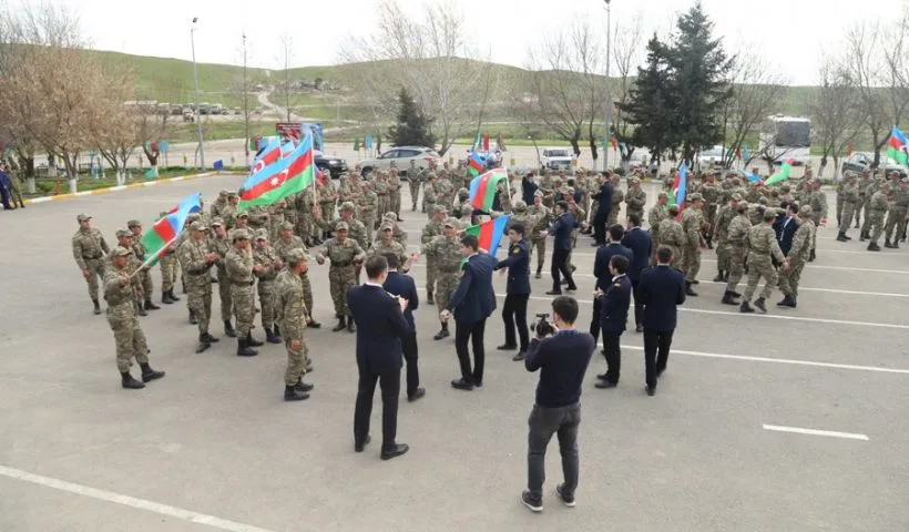 Azərbaycan əsgərləri müğənnilərlə belə rəqs etdilər – FOTO - VİDEO - YENİLƏNİB