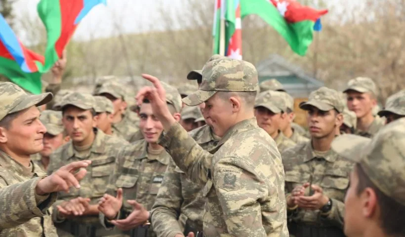 Azərbaycan əsgərləri müğənnilərlə belə rəqs etdilər – FOTO - VİDEO - YENİLƏNİB