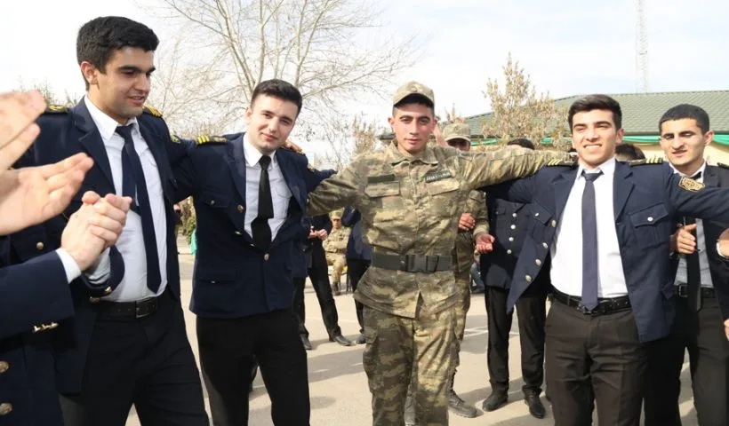Azərbaycan əsgərləri müğənnilərlə belə rəqs etdilər – FOTO - VİDEO - YENİLƏNİB