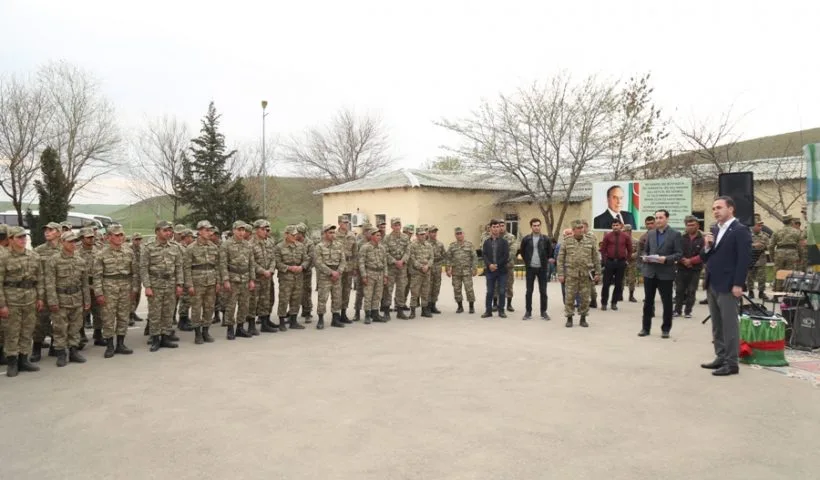 Azərbaycan əsgərləri müğənnilərlə belə rəqs etdilər – FOTO - VİDEO - YENİLƏNİB