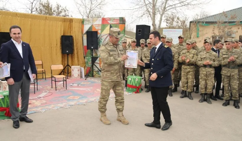 Azərbaycan əsgərləri müğənnilərlə belə rəqs etdilər – FOTO - VİDEO - YENİLƏNİB