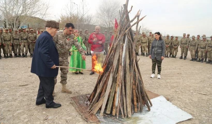 Azərbaycan əsgərləri müğənnilərlə belə rəqs etdilər – FOTO - VİDEO - YENİLƏNİB