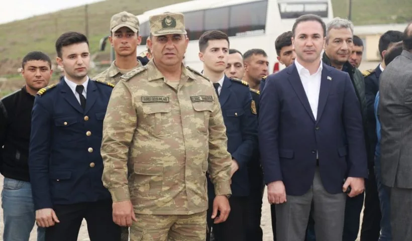 Azərbaycan əsgərləri müğənnilərlə belə rəqs etdilər – FOTO - VİDEO - YENİLƏNİB