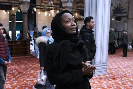 Məşhur amerikalı müğənni müsəlman oldu - FOTO