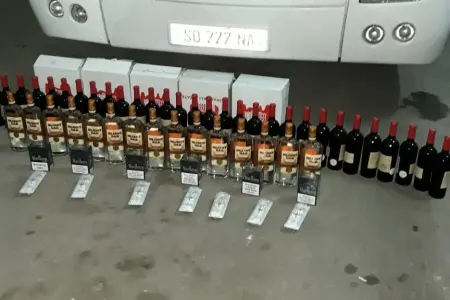 Gömrükçülər avtomobildə gizlədilən spirtli içki və siqaretlər aşkar edib