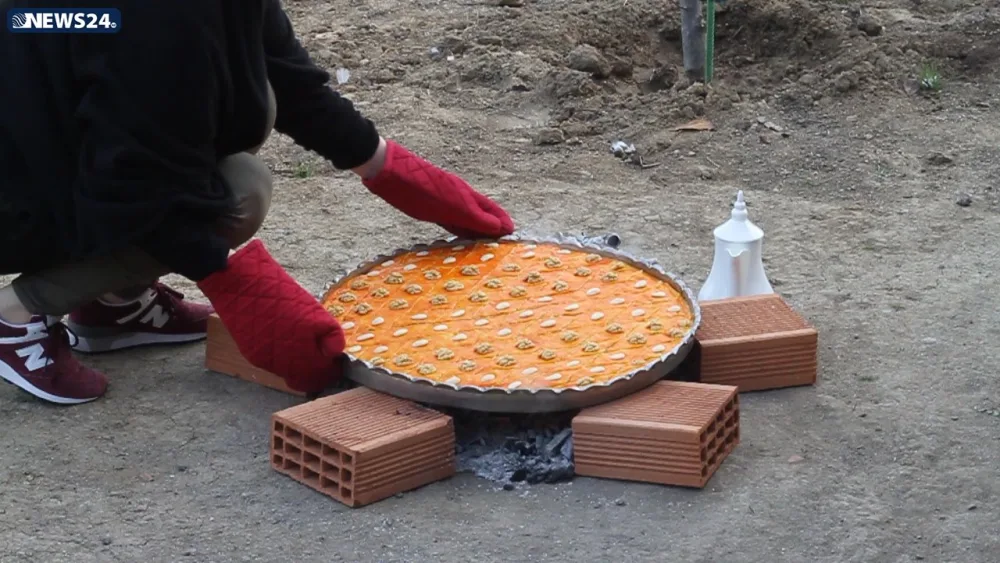 Ruhi Əliyeva Gəncə paxlavası bişirdi - FOTO - VİDEO