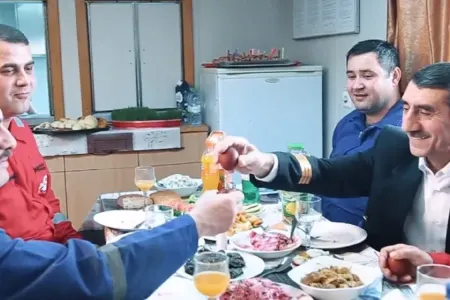 Novruzu dənizdə keçirənlər - VİDEO