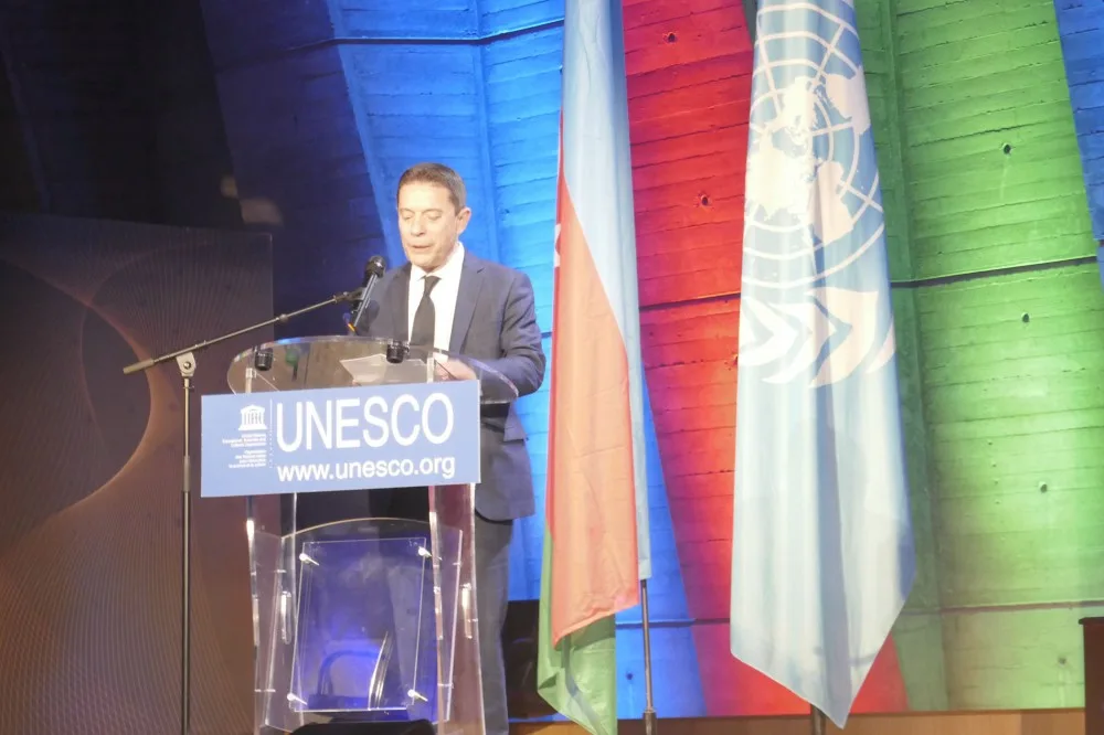 Alim Qasımov UNESCO-nun baş qərargahında konsert verib