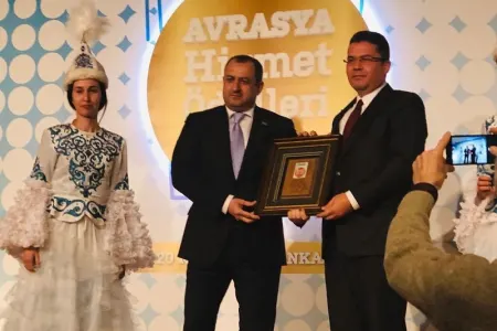 Millət vəkili Adil Əliyev Türkiyədə mükafat aldı - FOTO