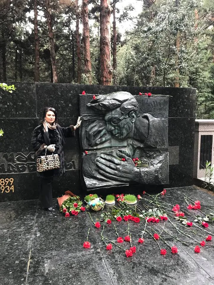 Cəfər Cabbarlının qəbirüstü abidəsi ziyarət olunub - FOTO