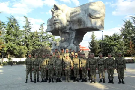 Hərbi qulluqçular Səməd Vurğunun ad gününü qeyd ediblər