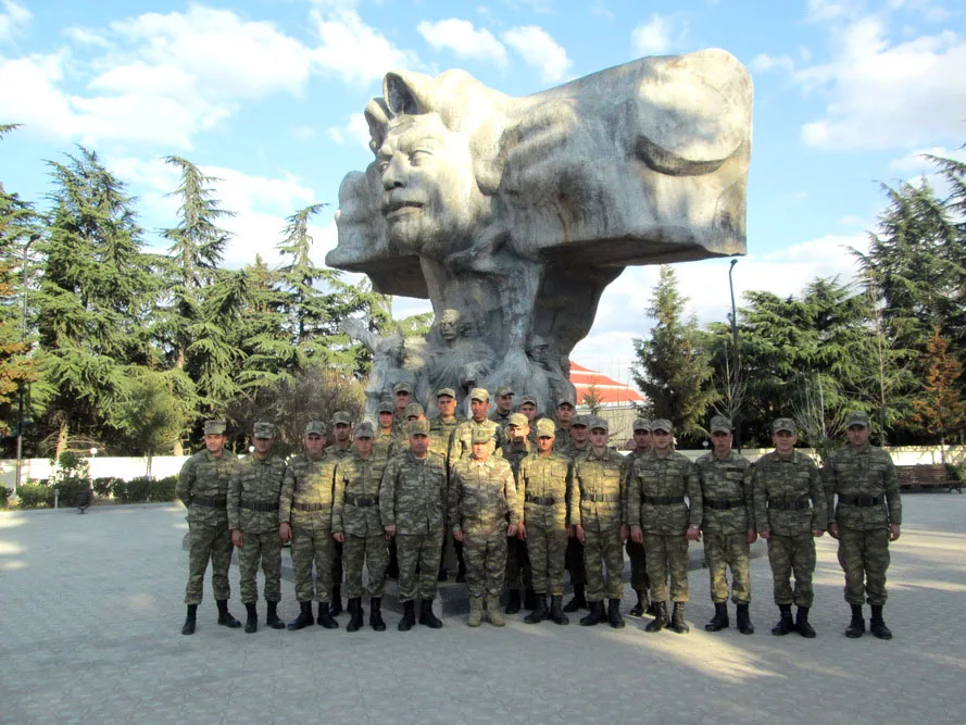 Hərbi qulluqçular Səməd Vurğunun ad gününü qeyd ediblər