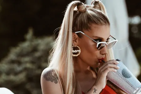 İrem Derici ikinci dəfə Bakı konsertinə gəlmədi