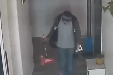 Bakıda samokat oğurlayan şəxsin - VİDEOSU YAYILDI