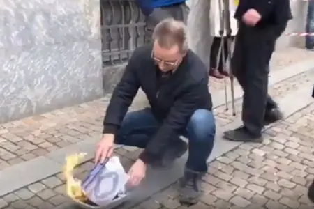 Danimarkada Qurani-Kərimi yandırdılar - VİDEO