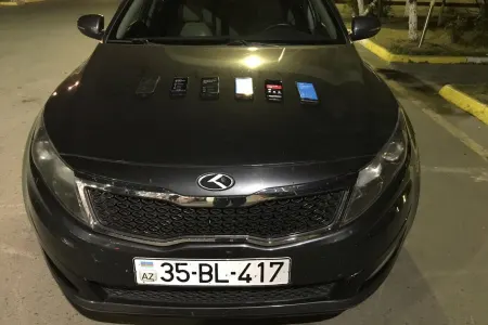 Gömrükçülər avtomobildə gizlədilən 14 ədəd mobil telefon aşkar edib