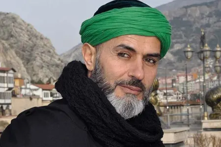 Məşhur aktyor: “Siqaret çəkən qadın əxlaqsızdır”