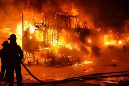 Biləsuvarda 4 otaqlı ev yanıb