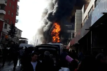 "Diqlas"da malları yanan iki xanım huşunu itirdi - xəstəxanaya aparıldılar
