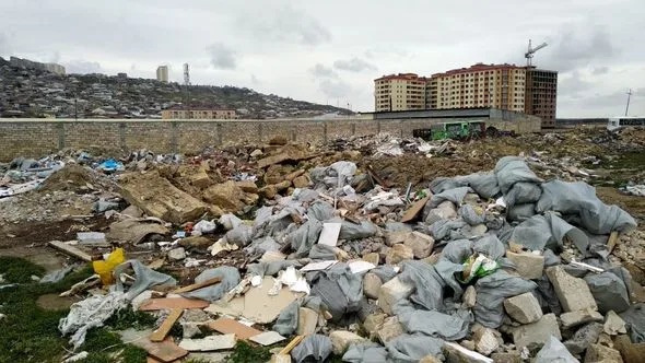 Bakıda natəmizliyə görə vəzifəli şəxs işdən çıxarıldı