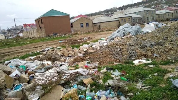 Bakıda natəmizliyə görə vəzifəli şəxs işdən çıxarıldı