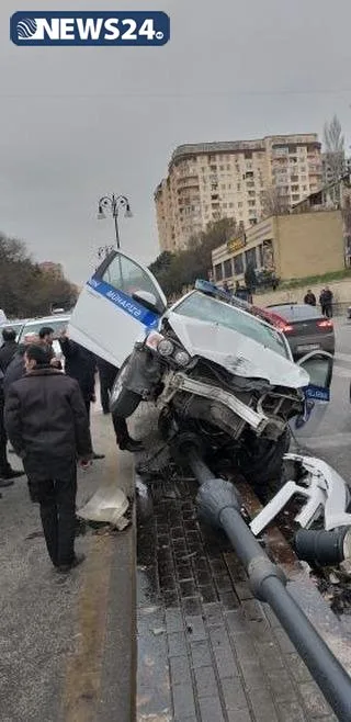 "Azəravtoyol"un maşını işıq dirəyini aşırdı - FOTO - VİDEO