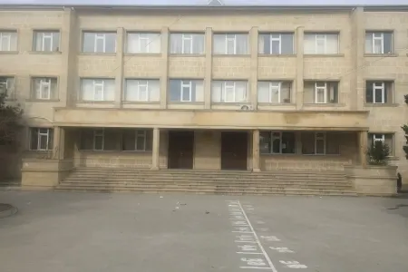 Bakıda şagirdlər müəllimi döydülər