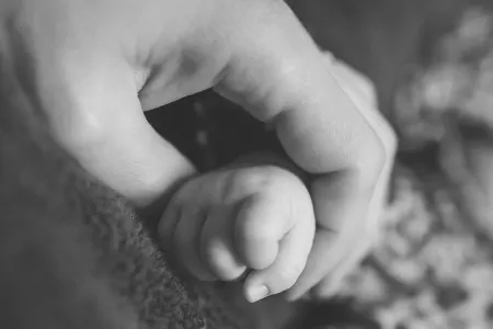 Sərxoş ana iki aylıq körpəsini öldürdü