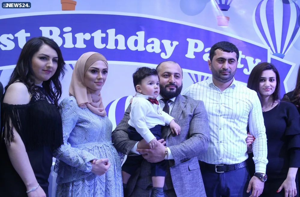 Əkizlərin həyəcanlı günü - GÖZ YAŞLARINI SAXLAYA BİLMƏDİLƏR - FOTO - VİDEO