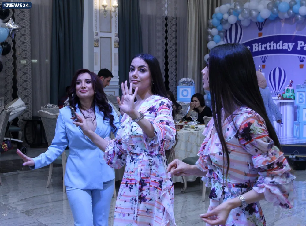 Əkizlərin həyəcanlı günü - GÖZ YAŞLARINI SAXLAYA BİLMƏDİLƏR - FOTO - VİDEO